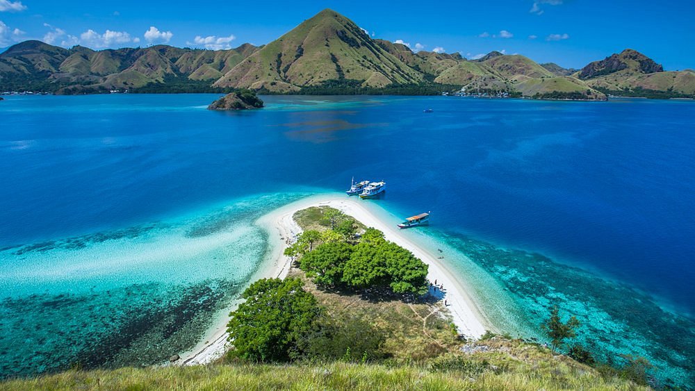 Keindahan Bawah Laut Pulau Siaba: Terumbu karang berwarna-warni dan air jernih di Pulau Siaba